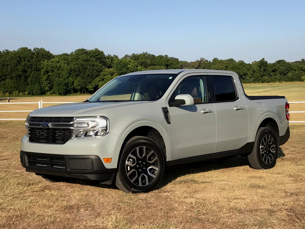 Photos: 2022 Ford Maverick Lariat FWD